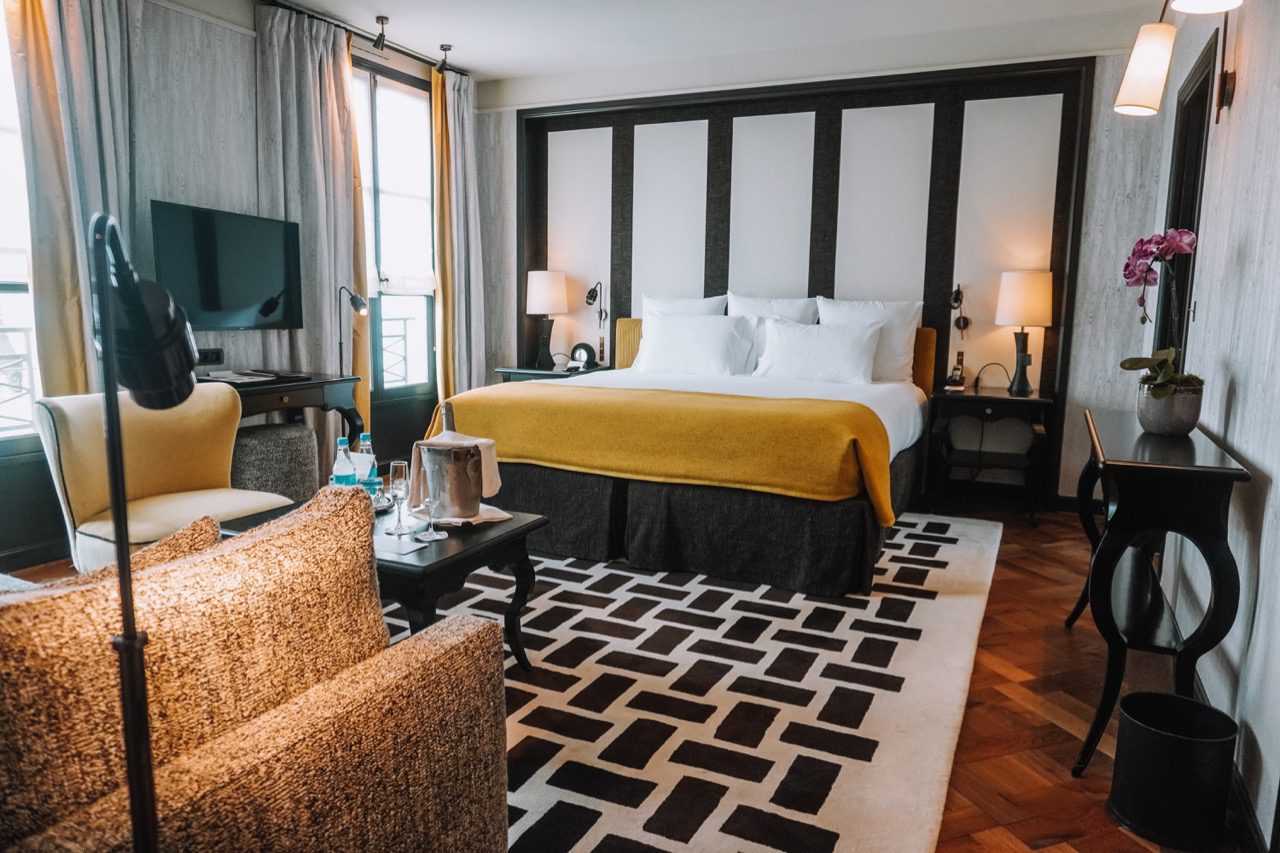 Where to stay in Paris- Hotel Pavillon de la Reine - 31