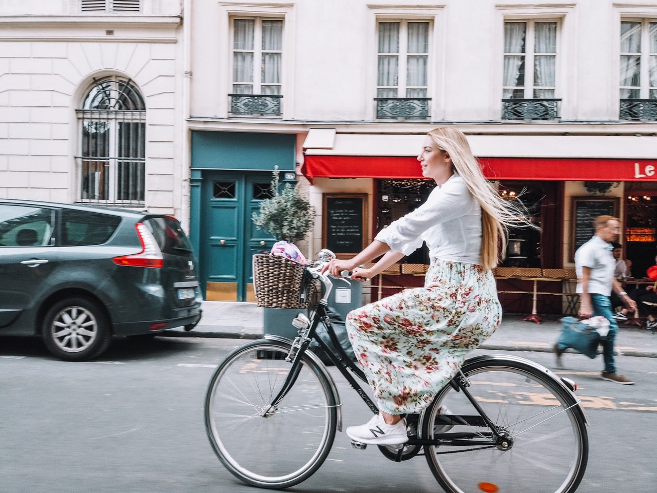 Bicycle around Paris © Little Grey Box