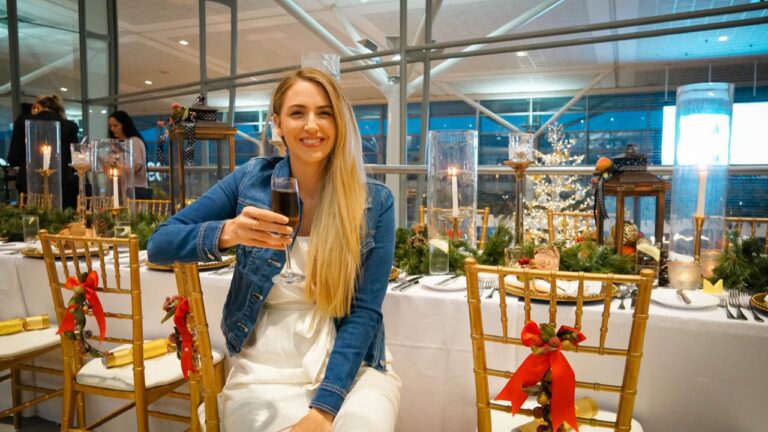 Christmas dinner at the airport!? 17 Behind-the-scenes photos…