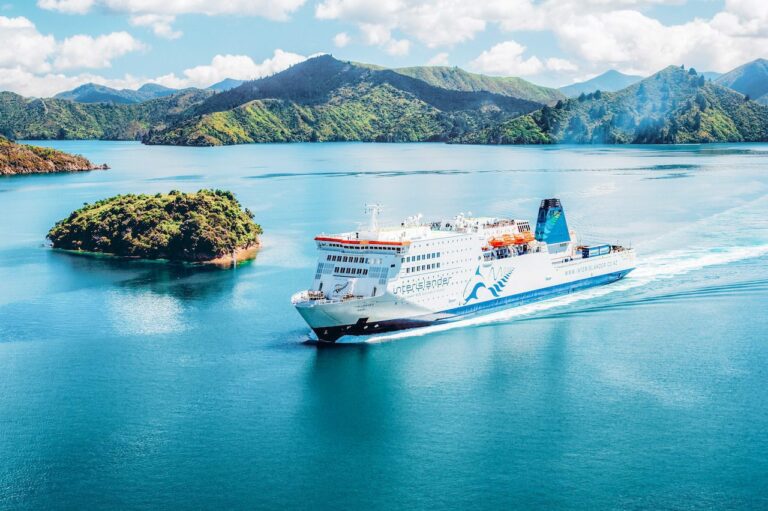 How to catch the ferry from Wellington to Picton